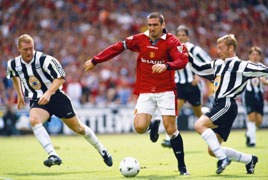 Manchester United player Eric Cantona (c) beats Steve Watson and David Batty (r) during the FA Charity Shield match between Manchester United and N...