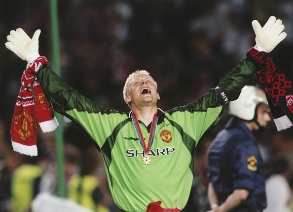 (GERMANY OUT) Der dänische Fußballtorwart Peter Schmeichel jubelt nach dem Sieg seines Vereines Manchester United gegen Bayern München im Champions...